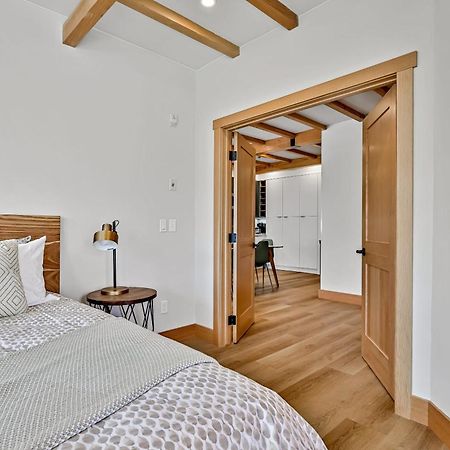 Ravens Crest Lodge - Stunning Views Perfectly Located On Main Street Canmore Buitenkant foto