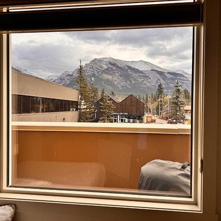 Ravens Crest Lodge - Stunning Views Perfectly Located On Main Street Canmore Buitenkant foto