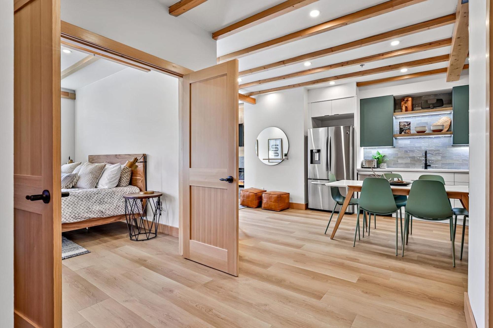 Ravens Crest Lodge - Stunning Views Perfectly Located On Main Street Canmore Buitenkant foto