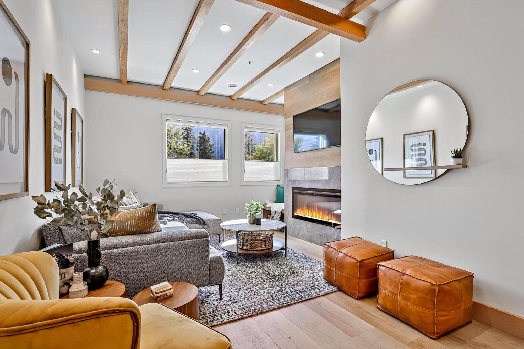 Ravens Crest Lodge - Stunning Views Perfectly Located On Main Street Canmore Buitenkant foto